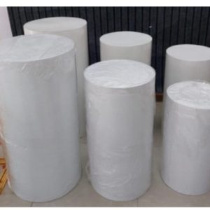 white round pillars